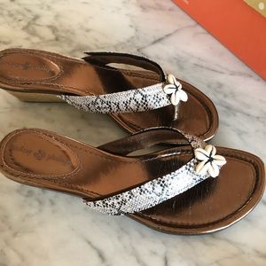 Lindsey Phillips Sandals size 8 bronze with removable strap covers.